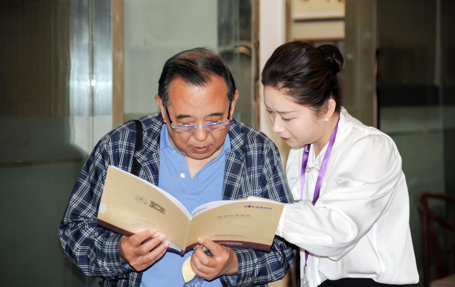 学思践悟二十大 强身健体护老行 ——建邺区开展老干部体检答疑和健康保健知识宣讲活动